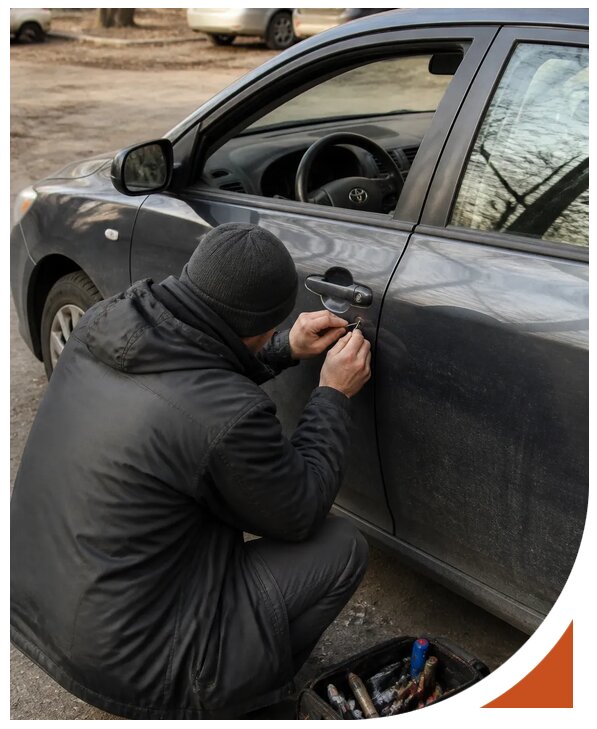 Профессиональное вскрытие автомобиля Тойота без повреждений в Новоуральске